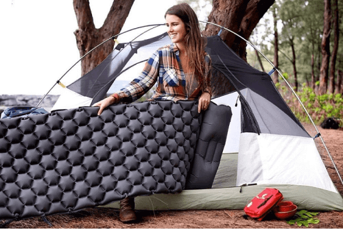 Надувний туристичний матрац